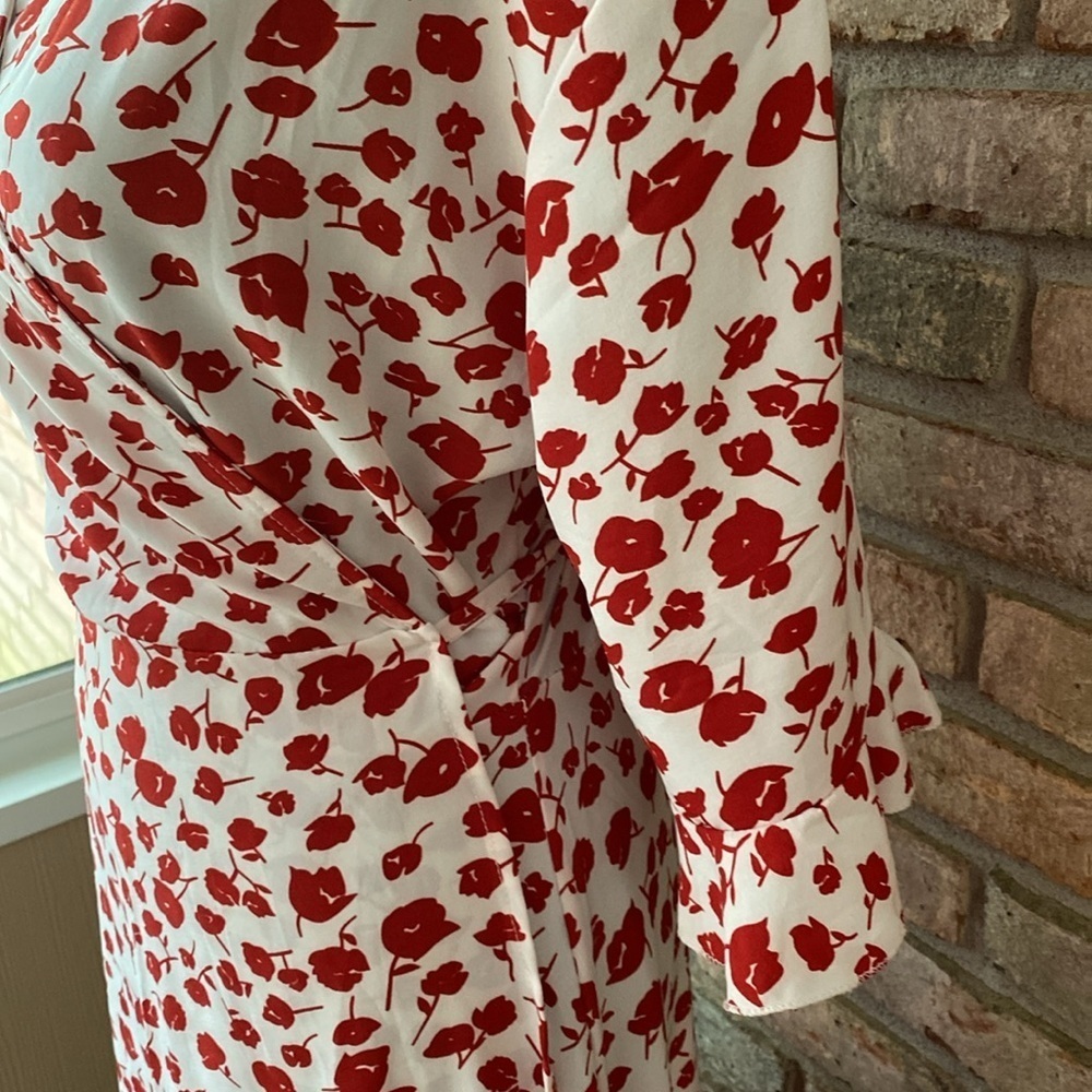 Floral Wrap Dress in Red and White Large NWT - Picture 7 of 14